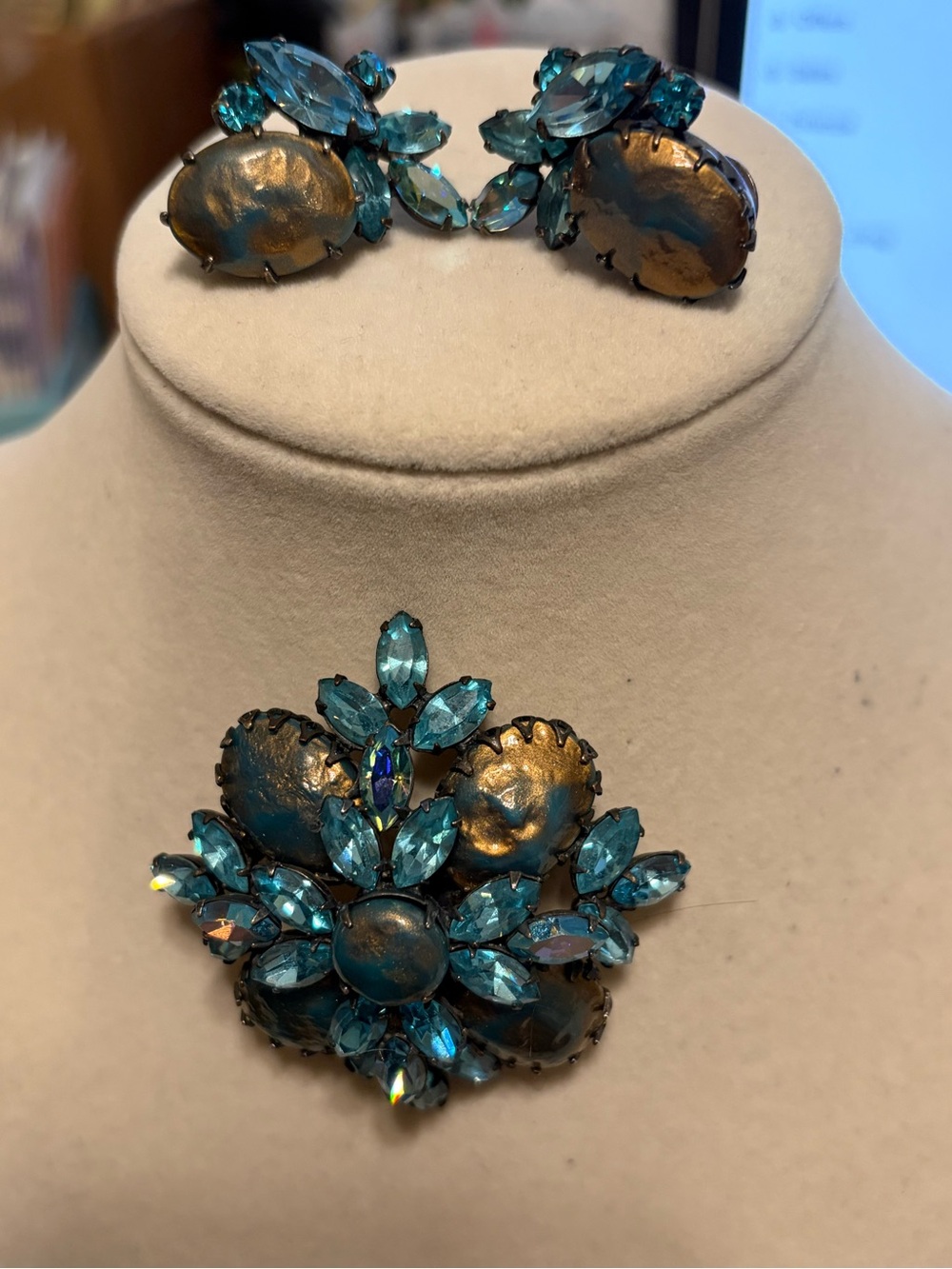 Signed Regency vintage art glass rhinestone brooch and clip on earrings